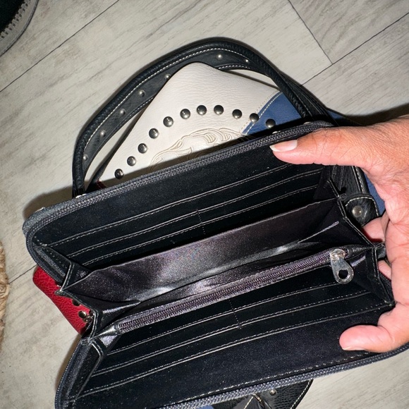 Soul West women Texas Flag embroidered hand bag and wallet. - Picture 6 of 8